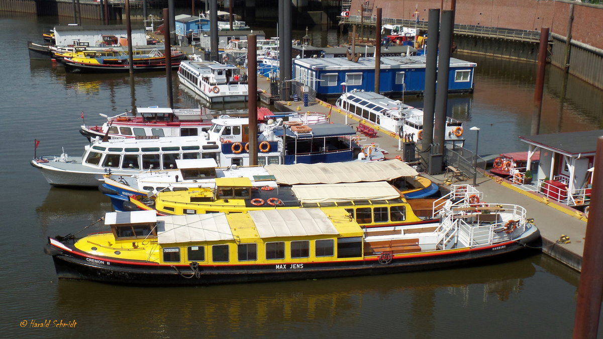 CREMON II (H 16384)(ENI 05100760) am 15.5.2018, Hamburg, Elbe, Liegeplatz Binnenhafen /
Barkasse /  Lüa 20,1 m, B 4,7 m, Tg 1,38 m /  185 PS / 88 Pass. / 1935 bei Stülckenwerft, Hamburg / Barkassenvermietung Max Jens (Prüsse) /
