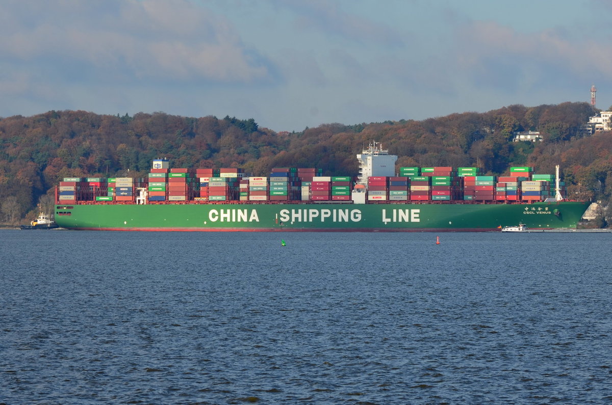 CSCL VENUS , Containerschiff , IMO 9467251 , Baujahr 2011 , 14000 TEU , 365.50 x 51.20 m , 11.11.2016 Neuenfelder Brücke