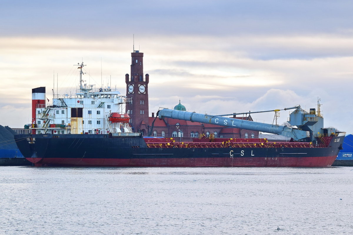 CSL ELBE , Self Discharging Bulk Carrier , IMO 8001024 , Baujahr 1982 , 117.7 × 20.54m , 24.12.2018 , Hafen Cuxhaven
