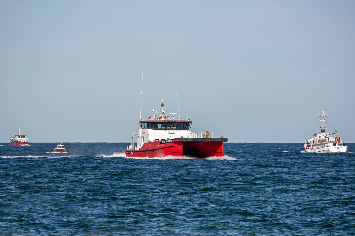 CWIND NAVIGATOR (IMO 9679737) zwischen den Sassnitzer Fahrgastschiffen ALEXANDER (IMO 9432878) und JAN CUX (IMO 0). - 30.05.2020
