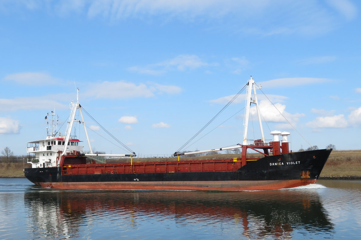 DANICA VIOLET - Hh= Naskov(DK)-IMO= 8503967-RC= OXDN2 -Bj.= 1986 in Saksköbing(DK)-
DTW= 1718 - am 09.03.2021 im Nord-Ostsee-Kanal bei Kl.Königsförde