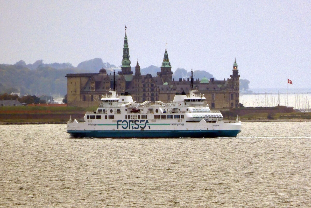 Das 110m lange Fährschiff HAMLET am 29.09.23 vor Helsingör