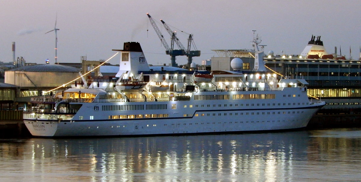 Das 140m lange Kreuzfahrtschiff MS Berlin am 22.06.19 in Bremerhaven