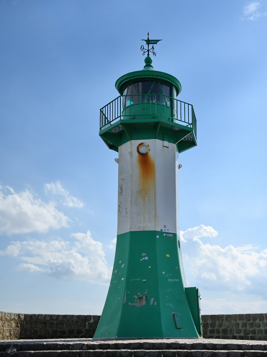 Das 15 Meter hohe Ostmolenfeuer in Sassnitz wurde 1937 eröffnet. (August 2023)