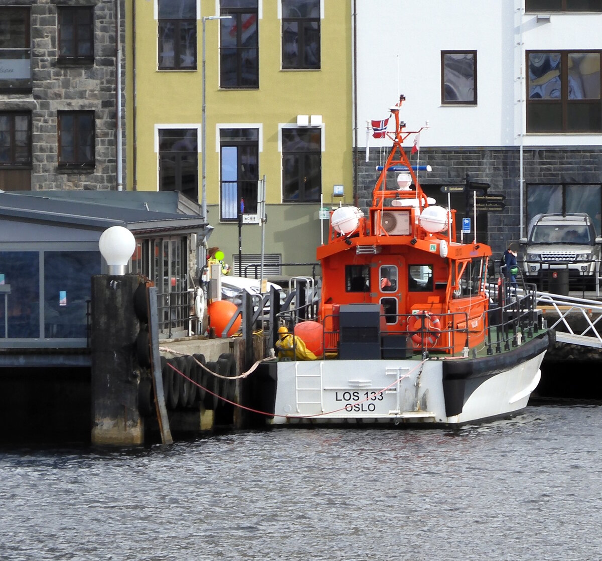 Das 18m lange Lotsenboot LOS 133 am 25.09.23 in Alesund