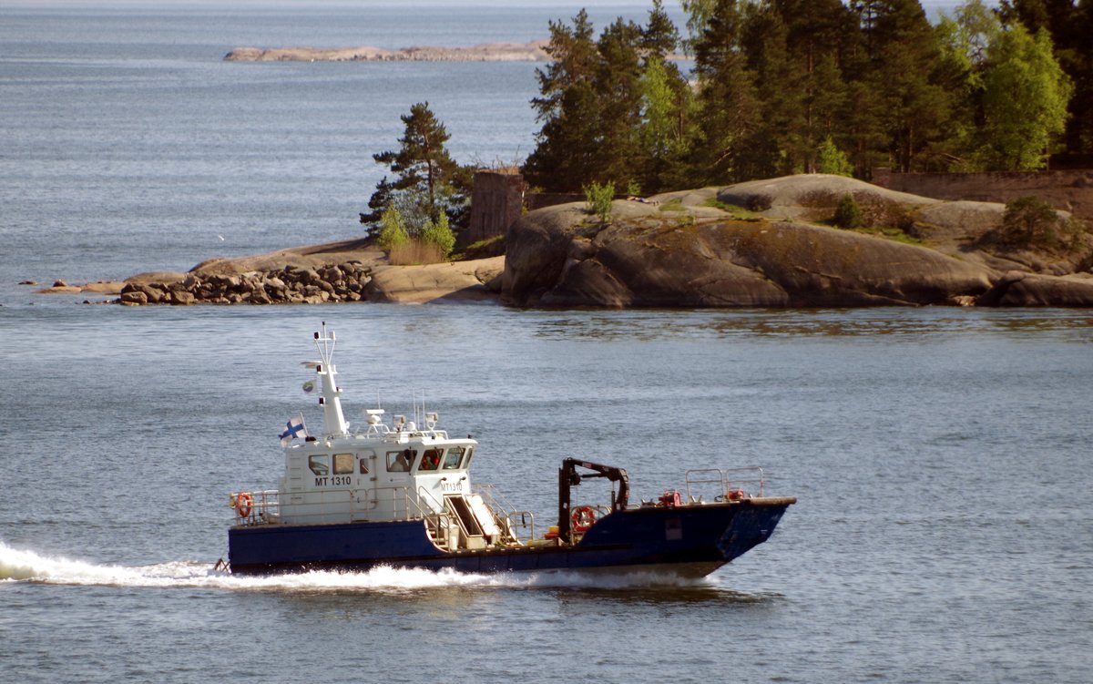 Das 18m lange Piloz- und Serviceschiff MT 1310 am 17.05.18 in Helsinki