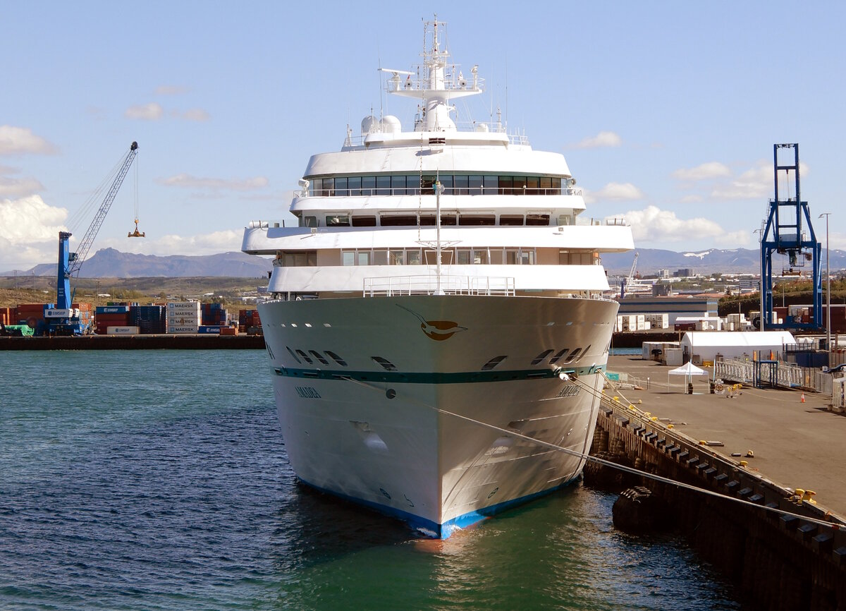 Das 192m lange Kreuzfahrtschiff AMADEA (IMO 8913162) am 31.05.25 in Reykjavik.