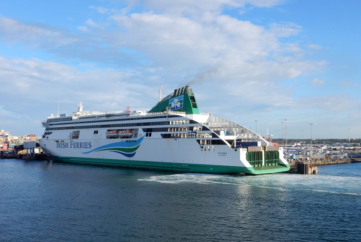 Das 204m lange Fährschiff ULYSSES der Irish Ferries am 03.06.17 im Fährhafen Dublin