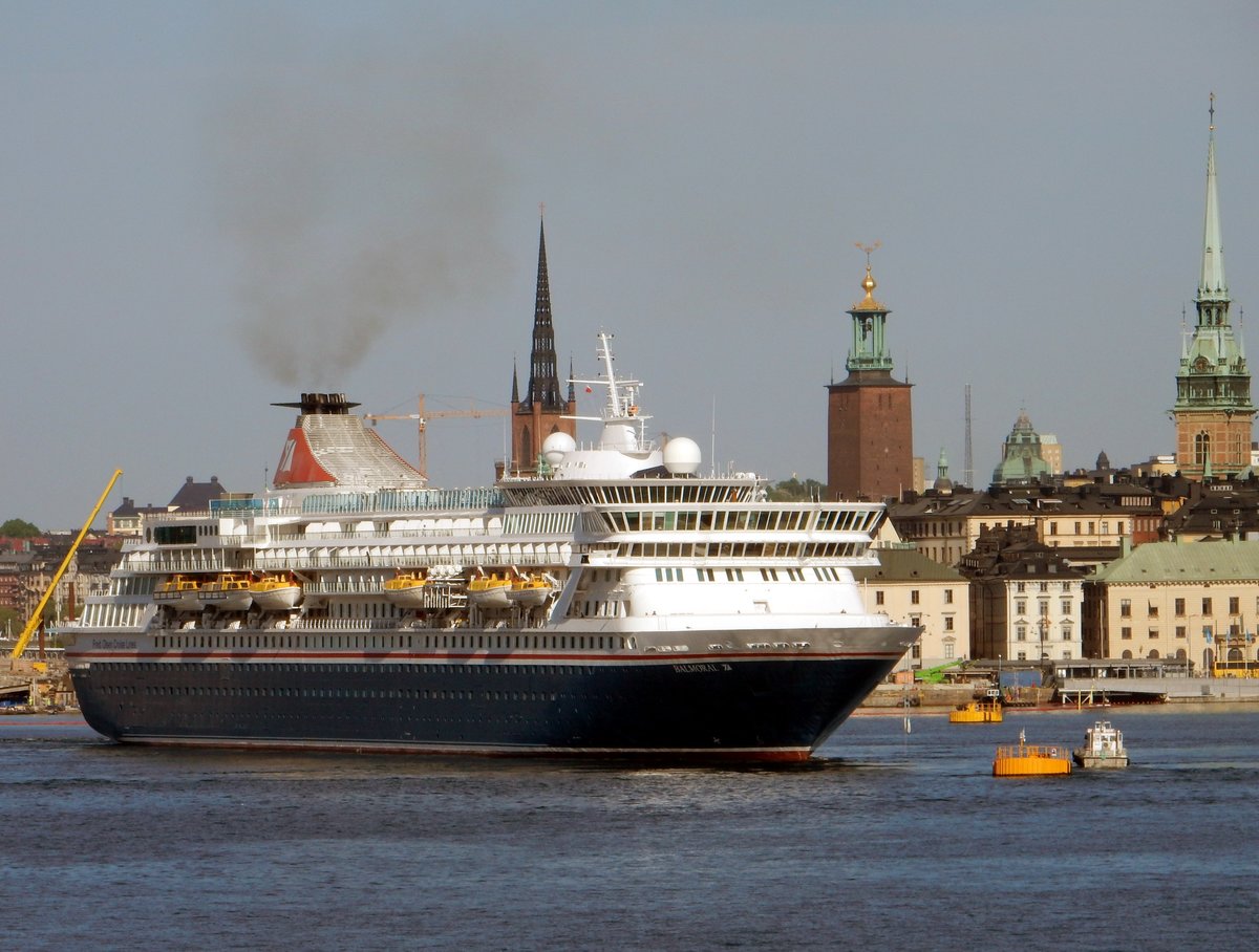 Das 218m lange Kreuzfahrtschiff BALMORAL am 12.05.18 eingehend Stockholm.
