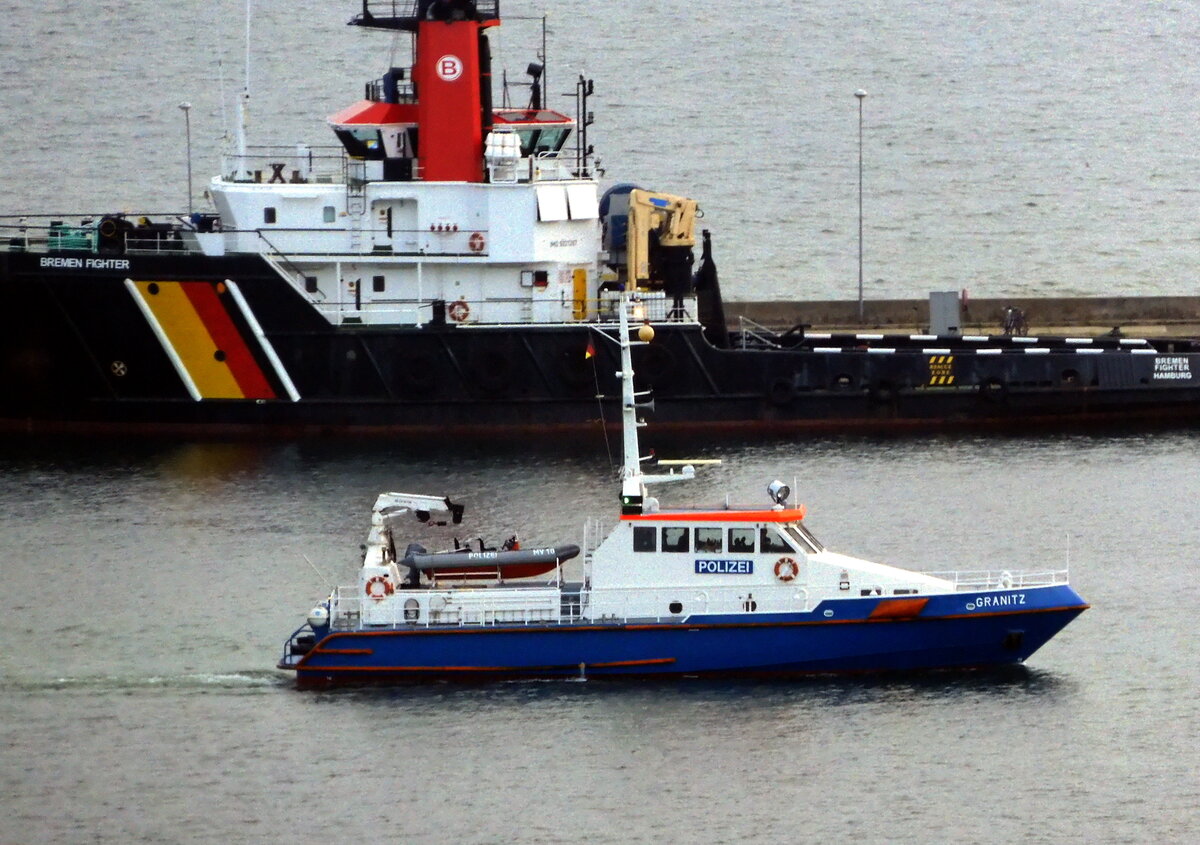 Das 24m lange Polizei Boot GRANITZ am 21.10.22 in Sassnitz