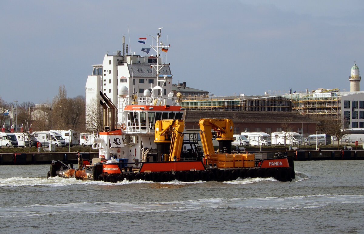 Das 27m lange Arbeitsschiff PANDA am 06.03.24 in Rostock