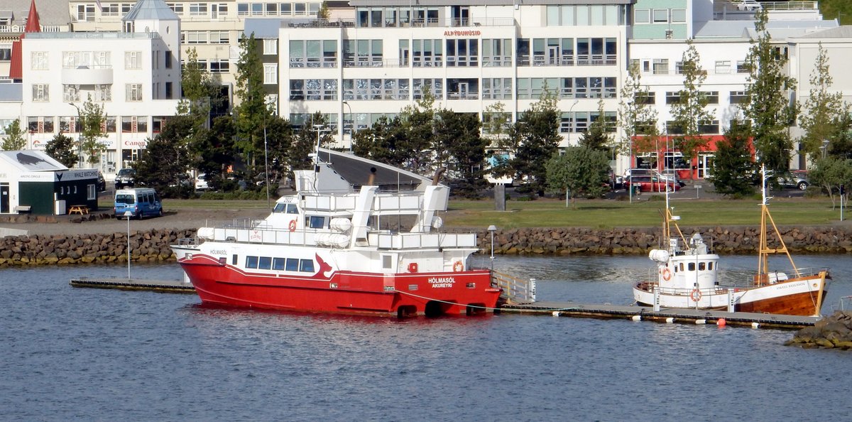 Das 27m lange Fahrgastschiff HOLMASOL am 15.06.19 in Akureyri