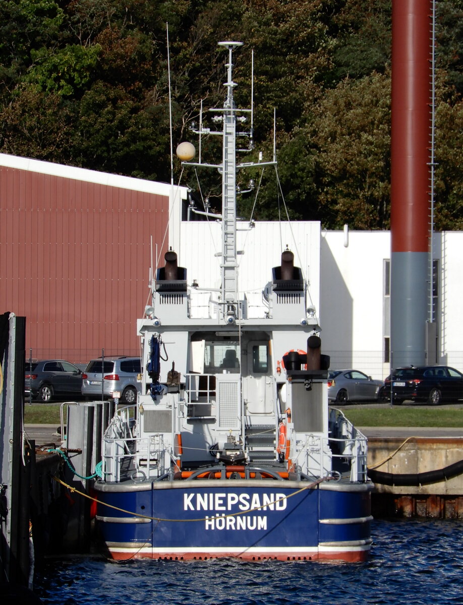 Das 28m lange Zollschiff KNIEPSAND am 08.10.21 in Sassnitz