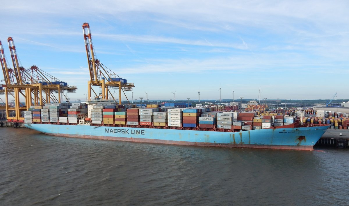 Das 318m lange Containerschiff MAERSK Kotka  am 28.05.17 in Bremerhaven