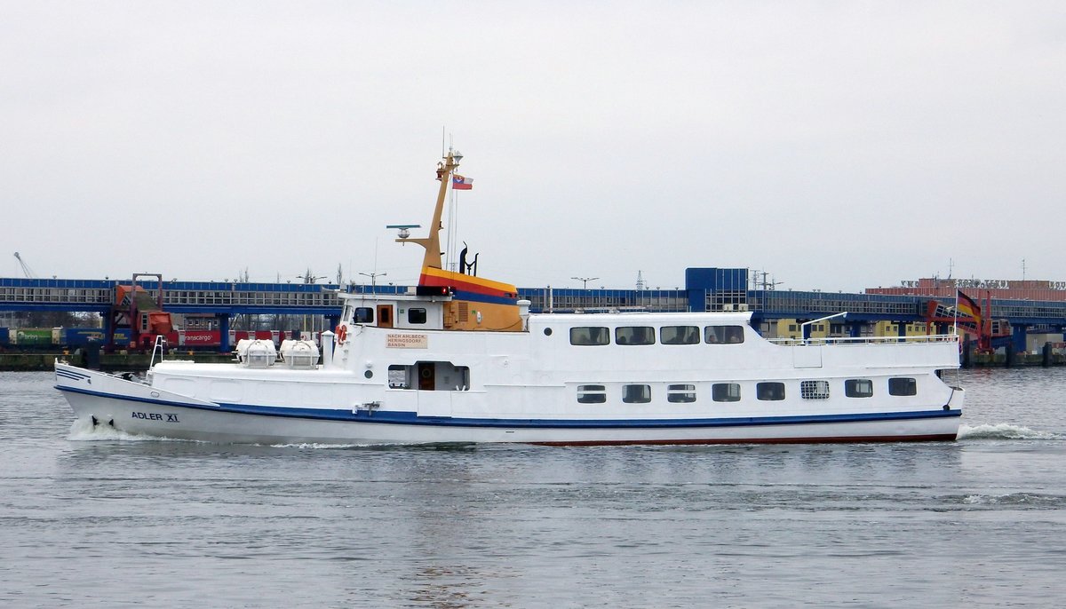 Das 33m lange Bäderschiff ADLEr XI am 23.03.18 in Swinemünde (Polen)