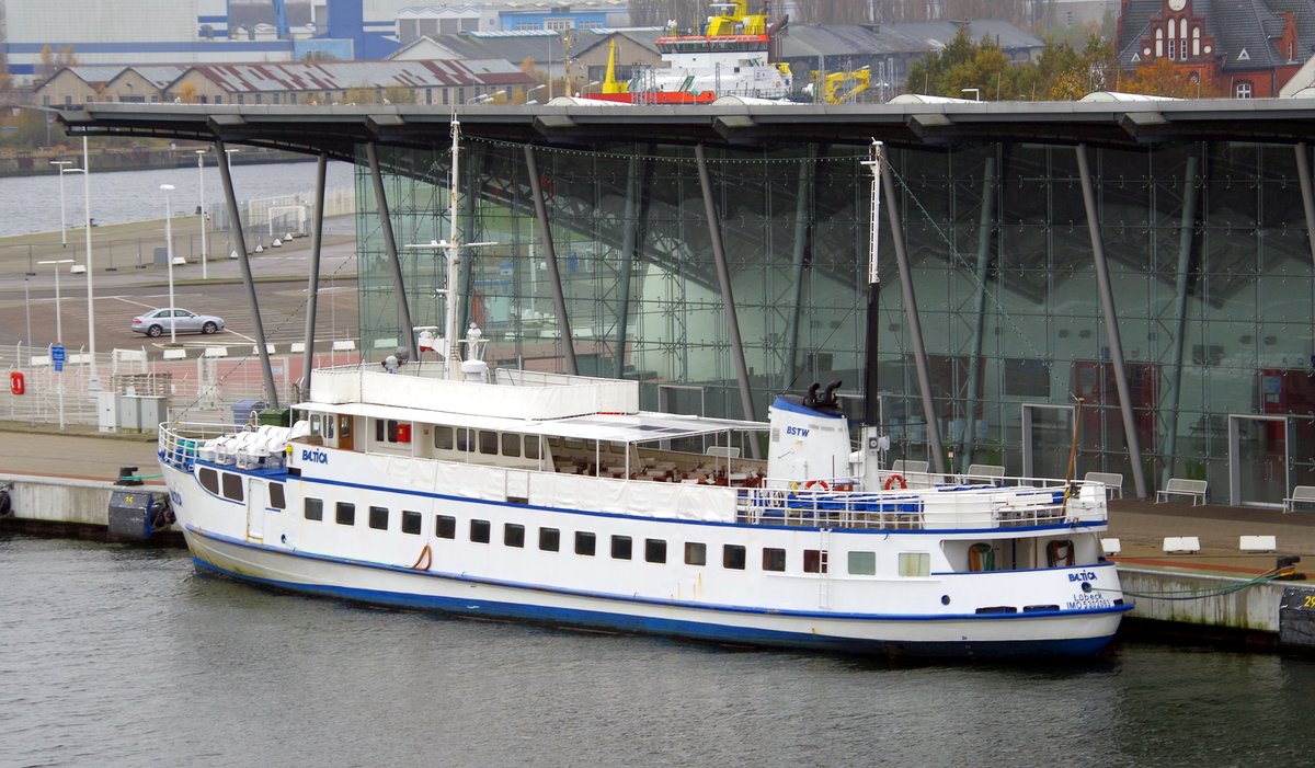 Das 49m lange Passagierschiff BALTICA am 10.11.17 am Cruiseterminal Rostock