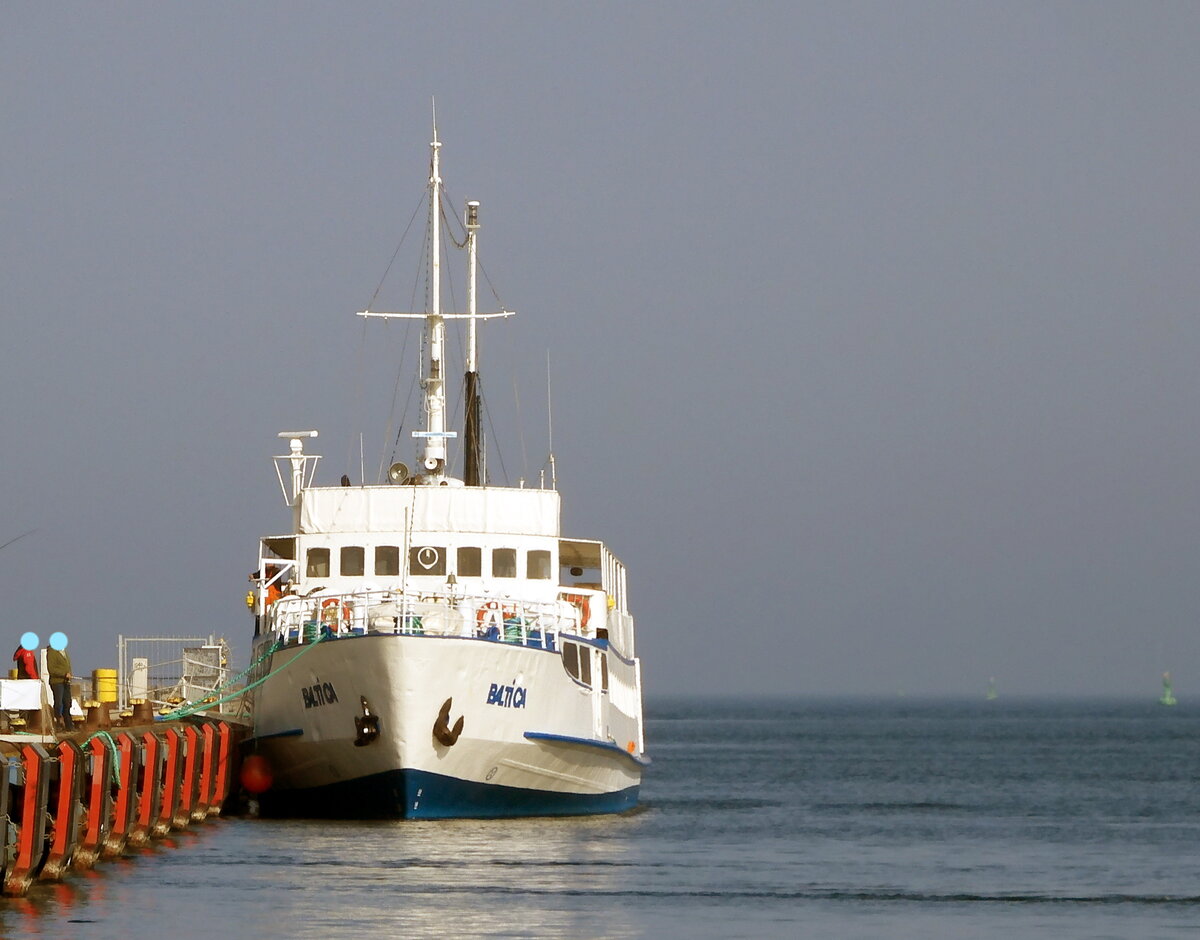 Das 49m lange Passagierschiff BALTICA am 25.03.22 in Rostock