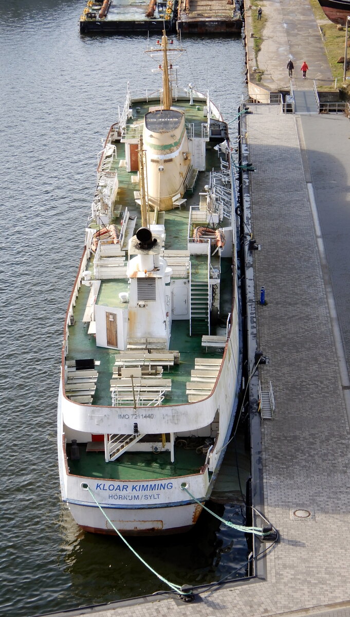 Das 68m lange Passagierschiff KLOAR KIMMING aufgelegt in Peenemünde am 09.11.22