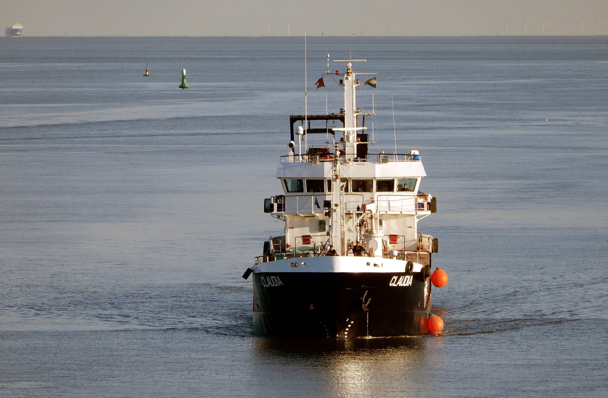 Das 68m lange Tankschiff CLAUDIA am 22.06.19 in Bremerhaven