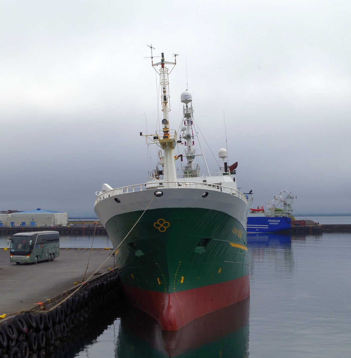 Das 70m lange Fischereifahrzeug ISLEIFUR VE63 am 17.06.19 in Reykjavik