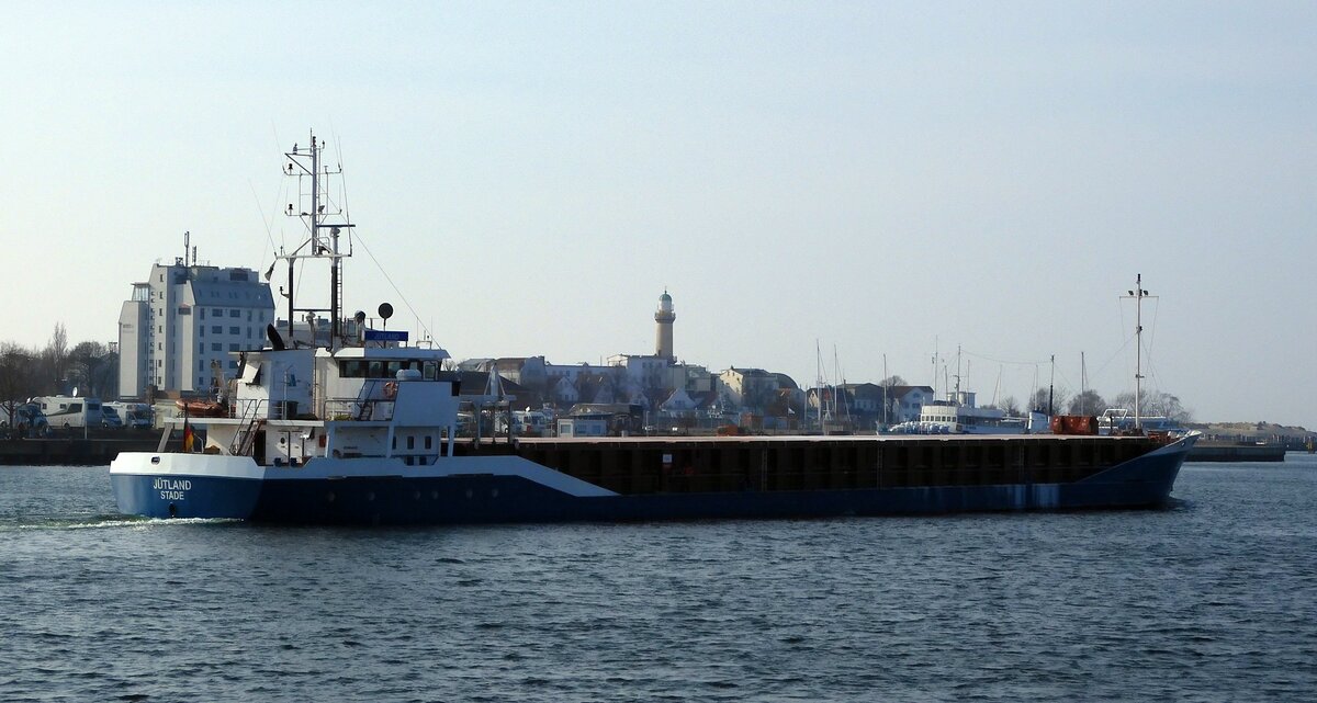 Das 88m lange Frachtschiff JÜTLAND ausgehend Rostock am 25.03.22