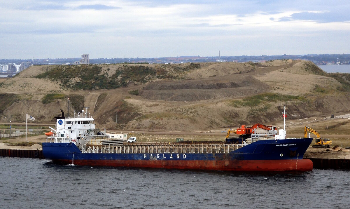 Das 90m lange Mehrzweckfrachtschiff HAGLAND CHIEF am 29.09.23 in Kopenhagen.