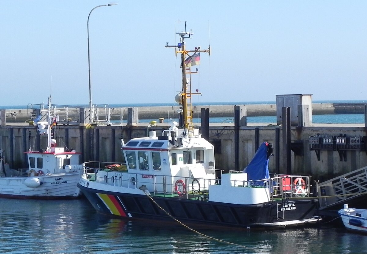 Das Arbeits- und Bereisungsboot Lumme des WSA Elbe-Nordsee am 19.09.25 im Südhafen der Hochseeinsel Helgoland. 