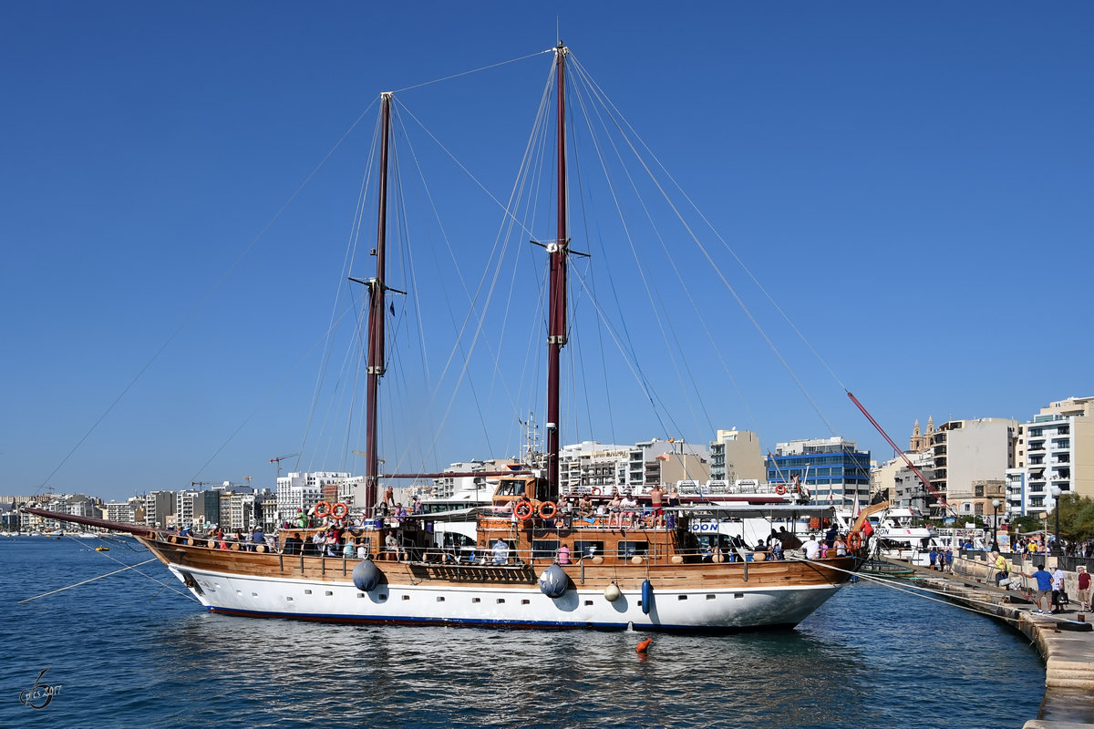 Das Ausflugsschiff  Faith  im Marsamxett Hafen. (Sliema, Oktober 2017) 