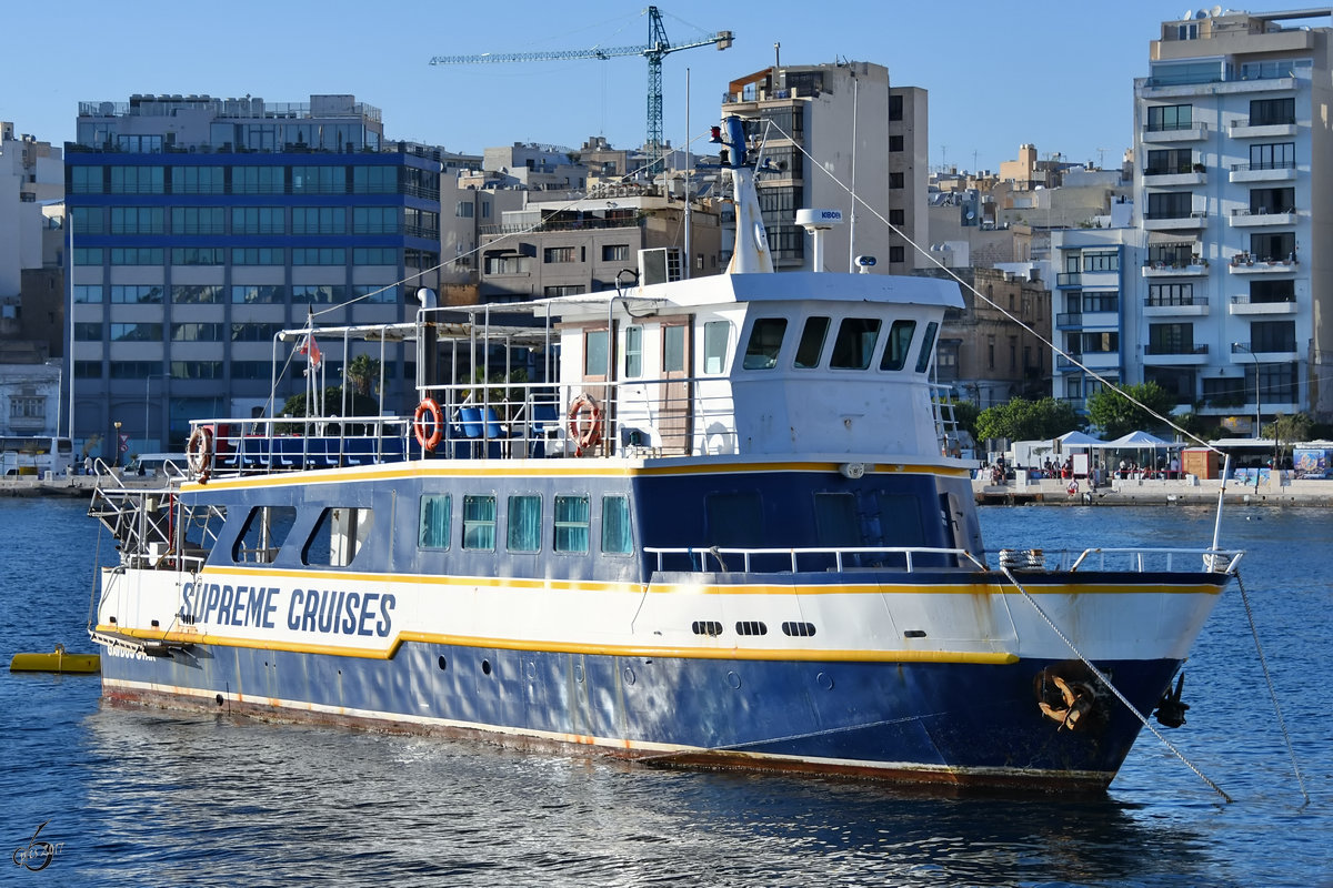 Das Ausflugsschiff  Gavdos Star  ankert im Marsamxett Hafen. (Sliema, Oktober 2017)