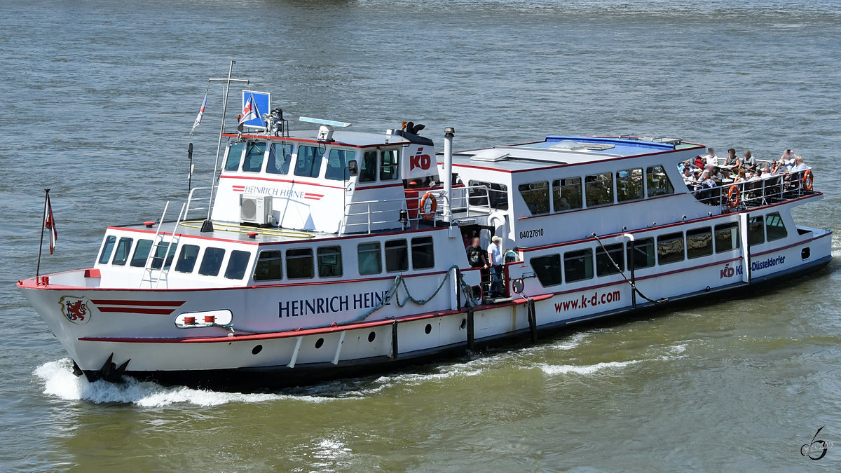 Das Ausflugsschiff  Heinrich Heine  (04027810) Ende Juni 2018 auf dem Rhein in Düsseldorf.