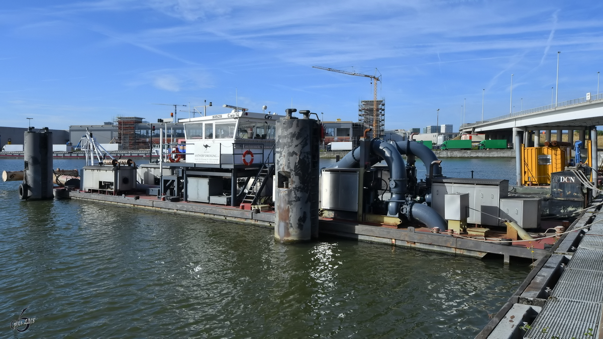 Das Baggerschiff  Cira1  (ENI: 06105208) Ende Juli 2018 im Straatsburgdok Antwerpen.