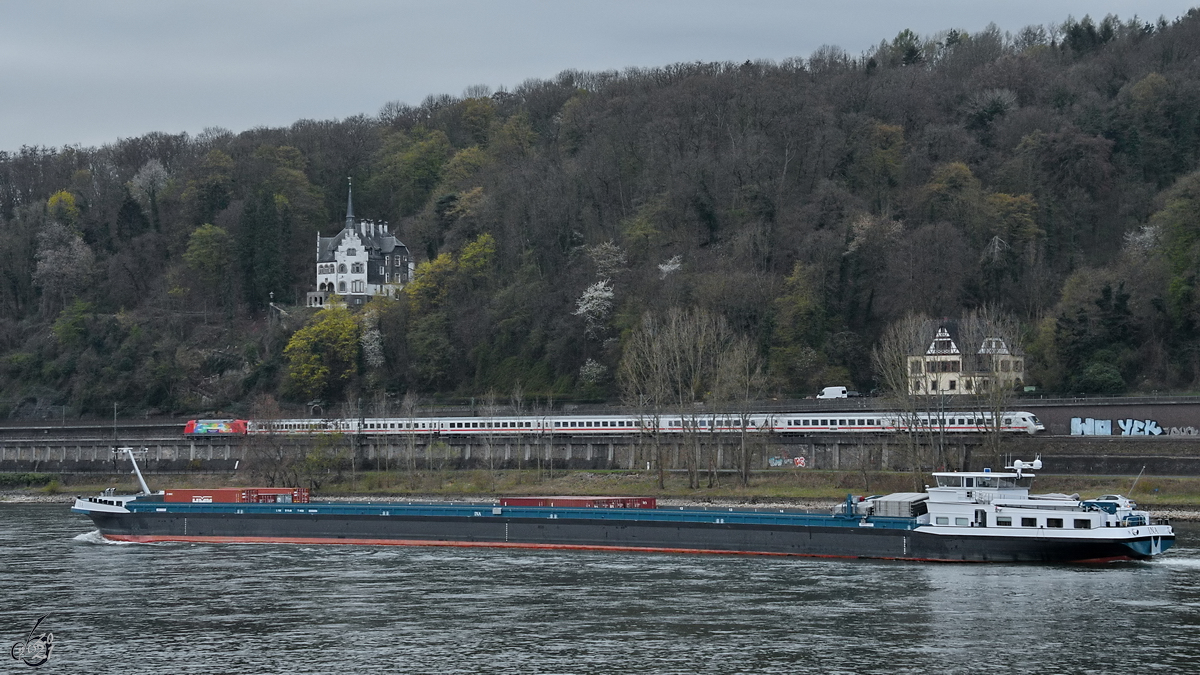 Das Containerschiff INA (ENI:02332254) war Mitte April 2021 auf dem Rhein zu sehen. (Unkel) 