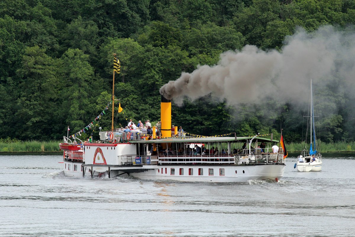 Das Dampf-FGS Kaiser Wilhelm (5101270) hat am 24.07.2017 das Krughorn und die Sacrower Kirche auf der Havel zu Berg passiert und fuhr weiter nach Berlin-Spandau.  