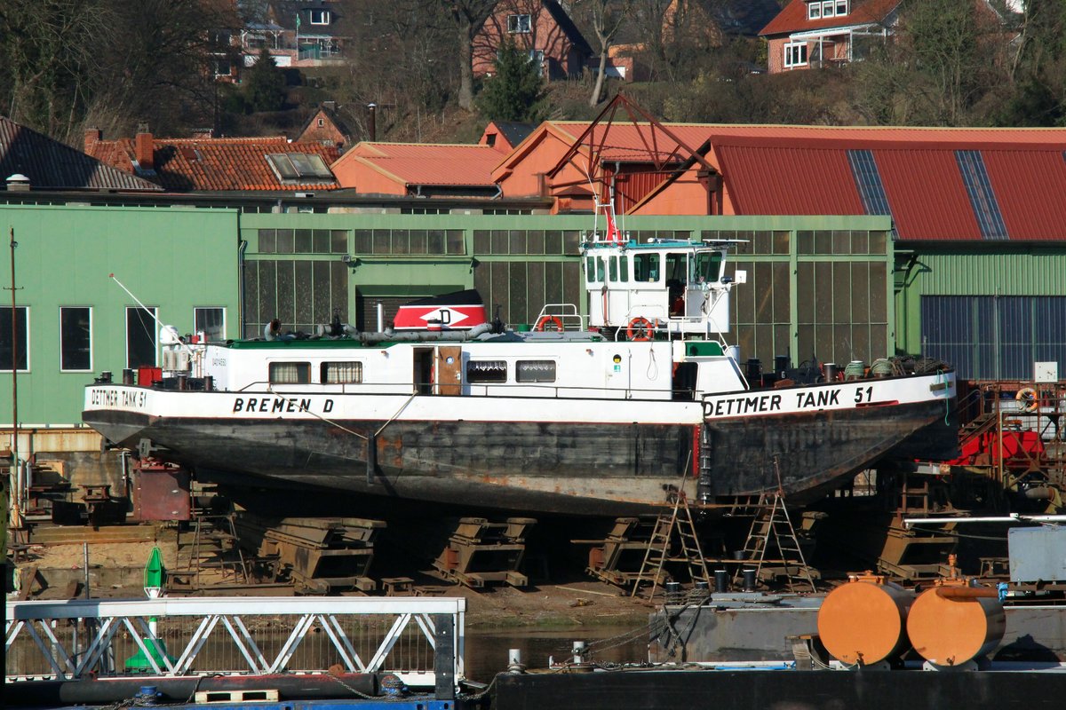 Das  ex  TMS Dettmer Tank 51 (04014550 , ex 85 x 9m) wird z.Zt. (Stand 26.02.2019) bei der Hitzler Werft in Lauenburg/Elbe umgebaut. Der Laderaum wurde herausgetrennt und der Bug wieder an das Achterschiff geheftet.  