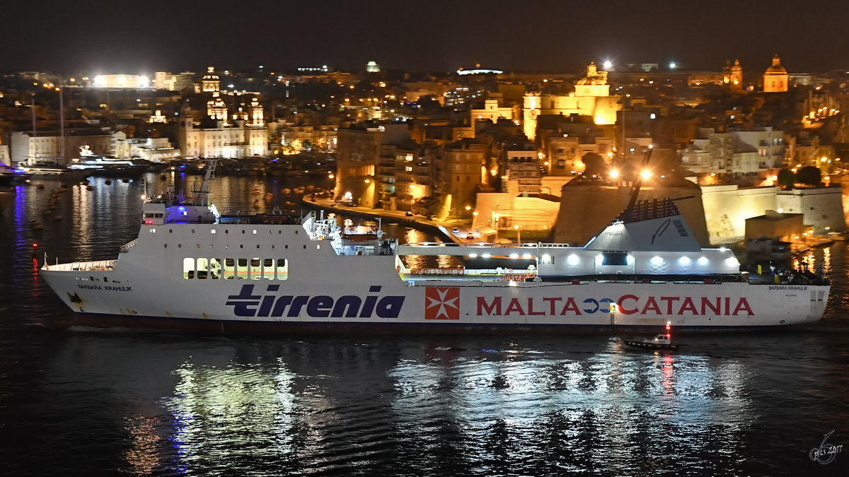 Das Fährschiff  Barbara Krahulik  verlässt den Hafen von Valletta in Richtung Sizilien. (Oktober 2017)