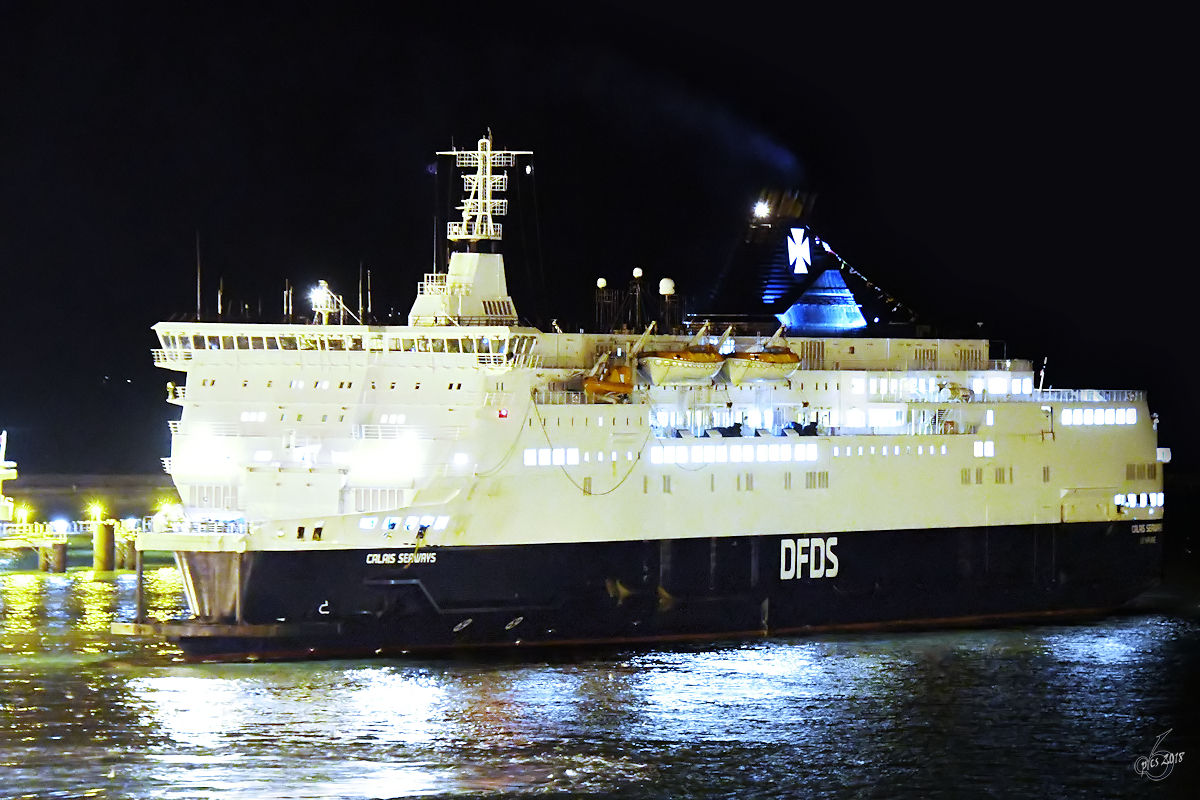 Das Fährschiff  Calais Seaways  von DFDS legt Mitte Juli 2018 in Calais an.