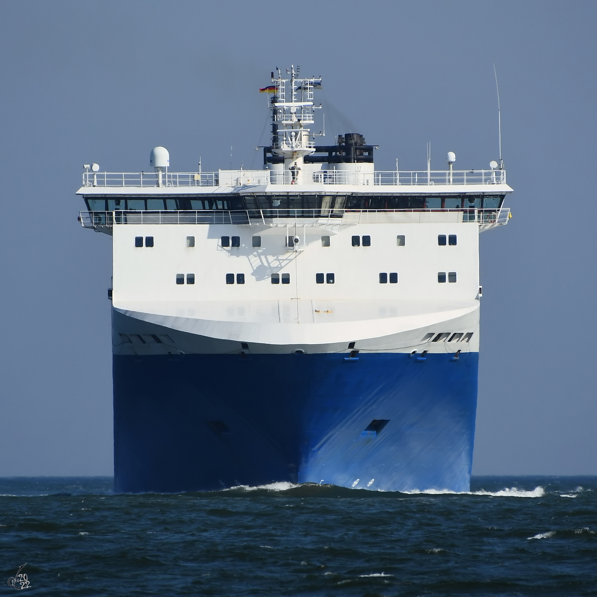 Das Fährschiff FINNPULP (IMO: 9212644) ist hier auf der Ostsee unterwegs. (Priwall, März 2022)