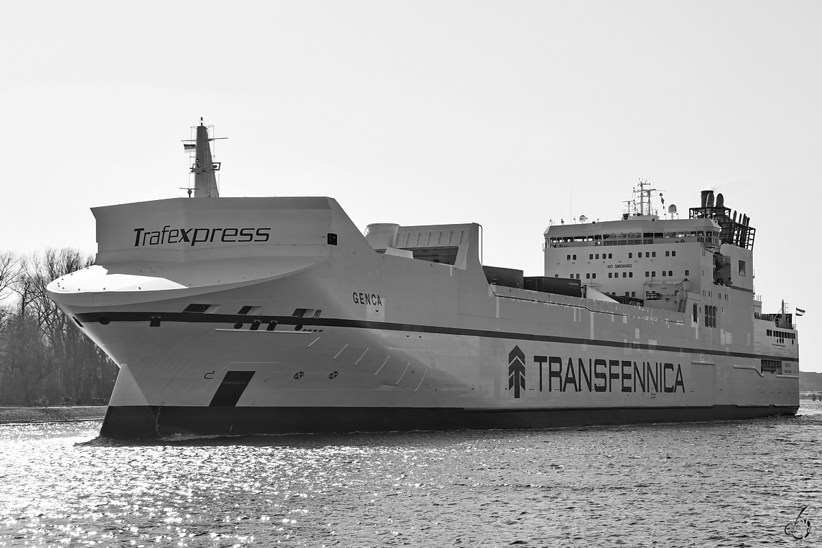 Das Fährschiff GENCA (IMO: 9307372) verlässt den Hafen von Travemünde. (März 2022)