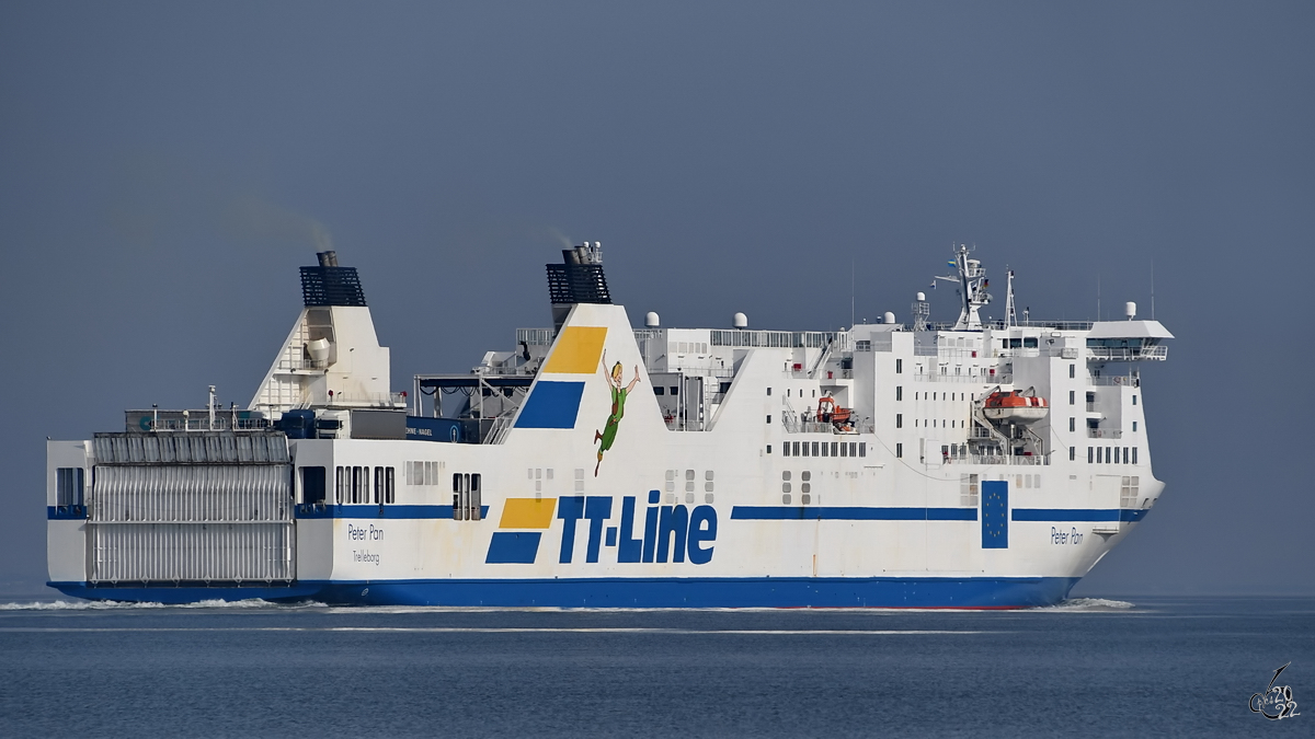 Das Fährschiff PETER PAN (IMO 9217242) auf der Ostsee. (Priwall, März 2022)