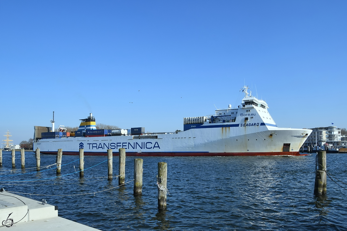 Das Fährschiff SEAGARD (IMO: 9198977) ist gerade in Travemünde angekommen. (März 2022)