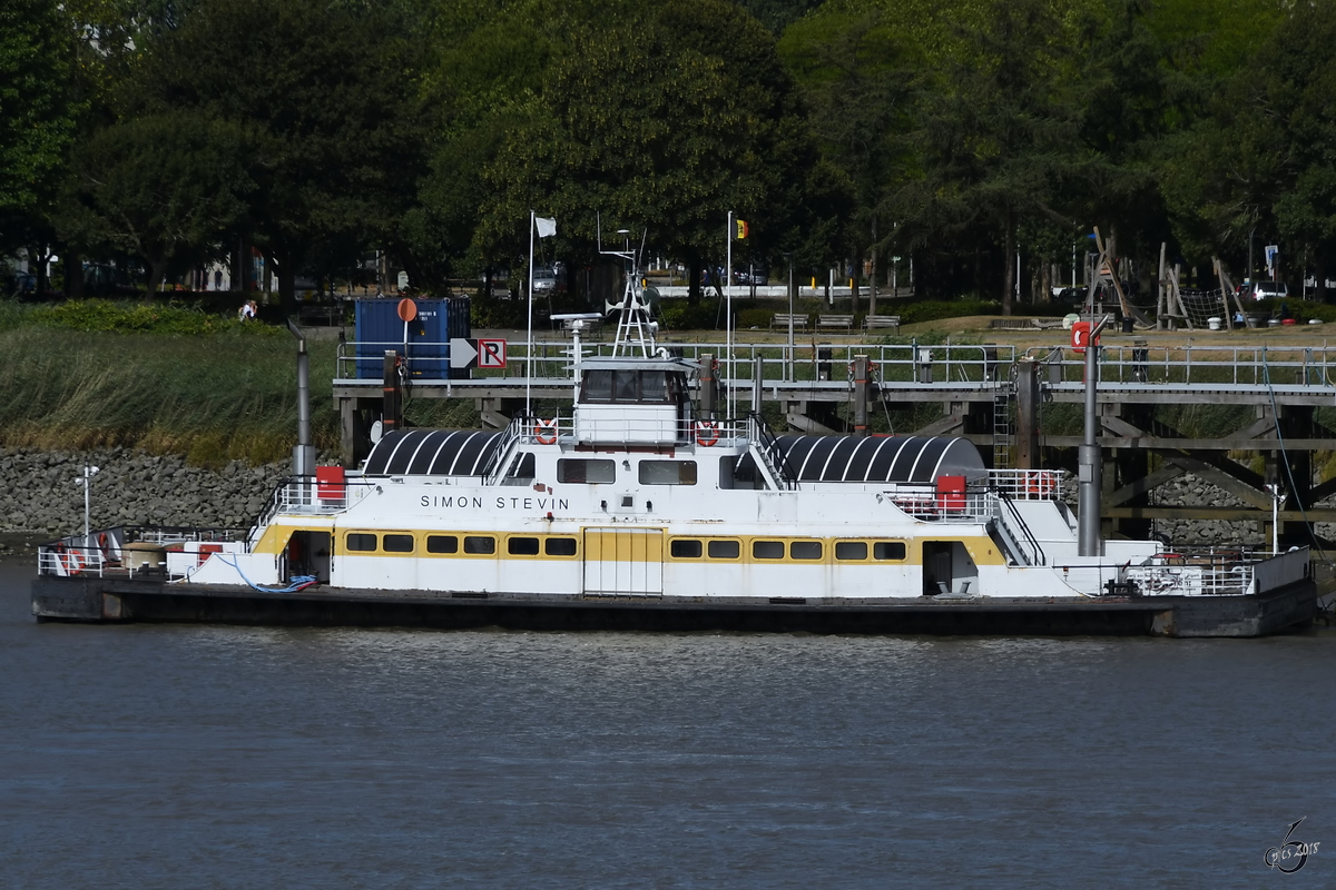 Das Fährschiff  Simon Stevin  Ende Juli 2018 auf der Schelde in Antwerpen.