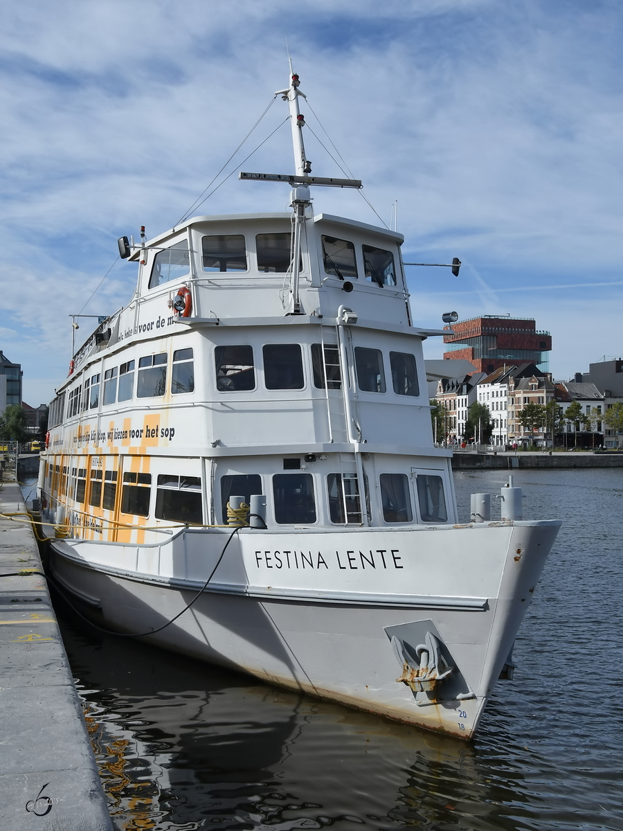Das Fahrgastschiff  Festina Lente  (205429890) Ende Juli 2018 im Kattendijkdok Antwerpen.