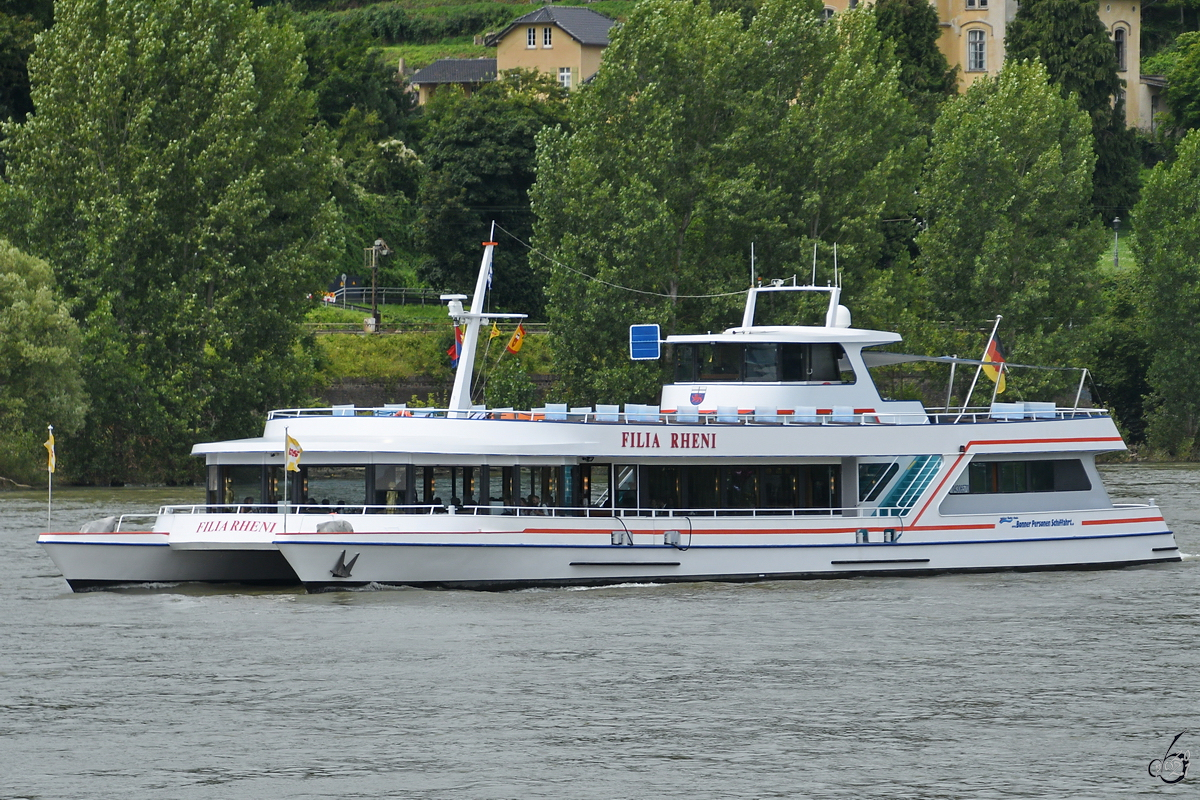 Das Fahrgastschiff FILIA RHENI (ENI: 04306570) war Anfang August 2021 auf dem Rhein bei Remagen zu sehen.