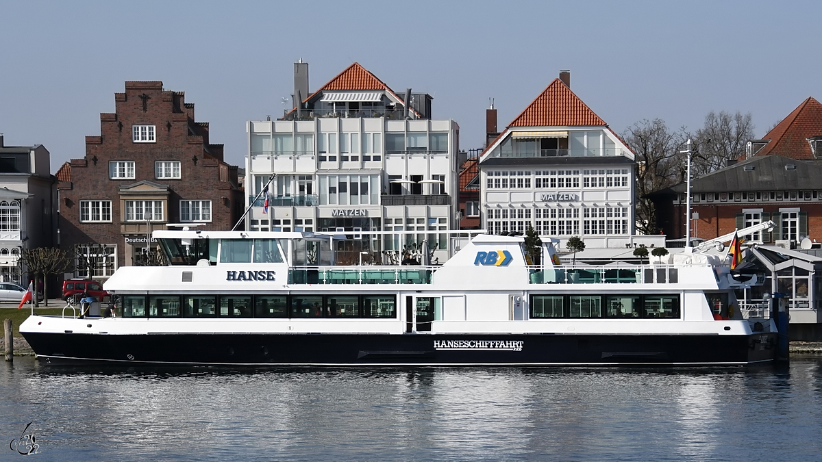 Das Fahrgastschiff HANSE (ENI: 05117350) ist hier Ende März 2022 in Travemünde zu sehen