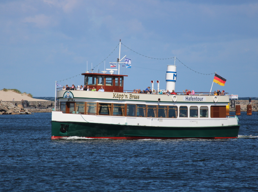 Das Fahrgastschiff Käpp'n Brass am 11.07.2020 in Warnemünde.