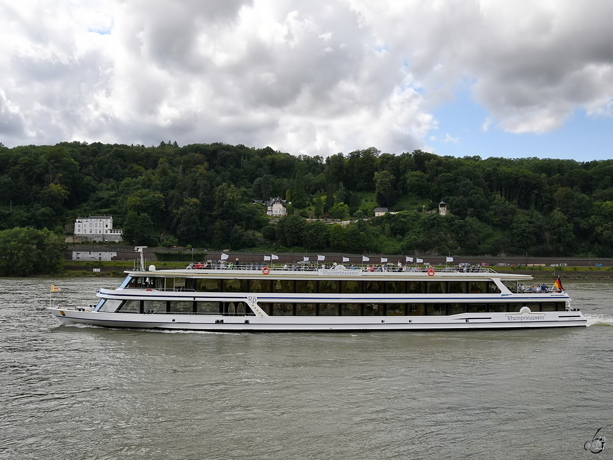 Das Fahrgastschiff RHEINPRINZESSIN (ENI: 08040009) war Anfang August 2021 auf dem Rhein bei Remagen unterwegs.