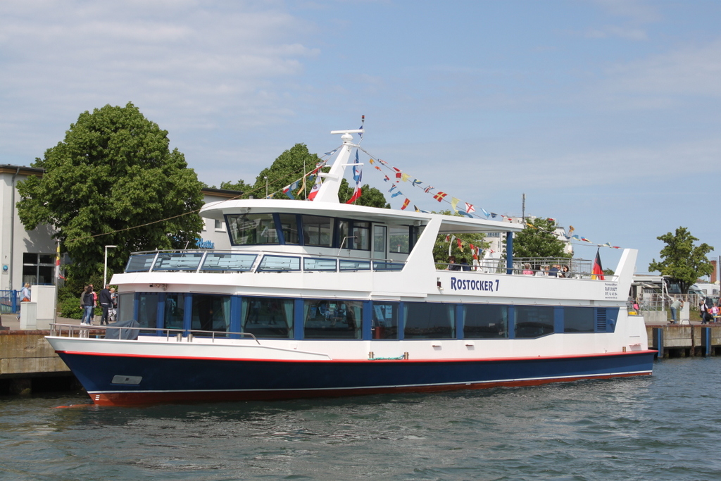 Das Fahrgastschiff Rostocker 7 lag am 19.05.2018 in Warnemünde 