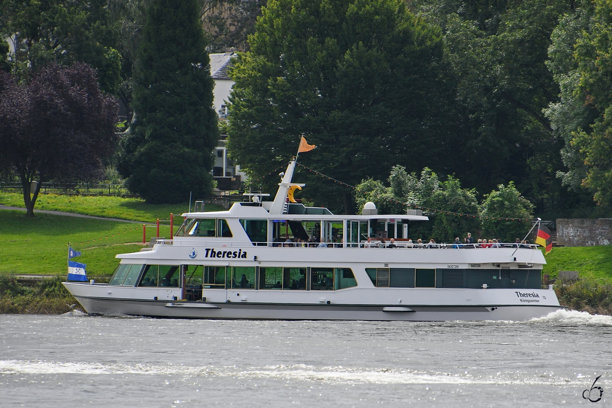 Das Fahrgastschiff THERESIA (ENI: 04307290) war Anfang August 2021 auf dem Rhein bei Remagen zu sehen.