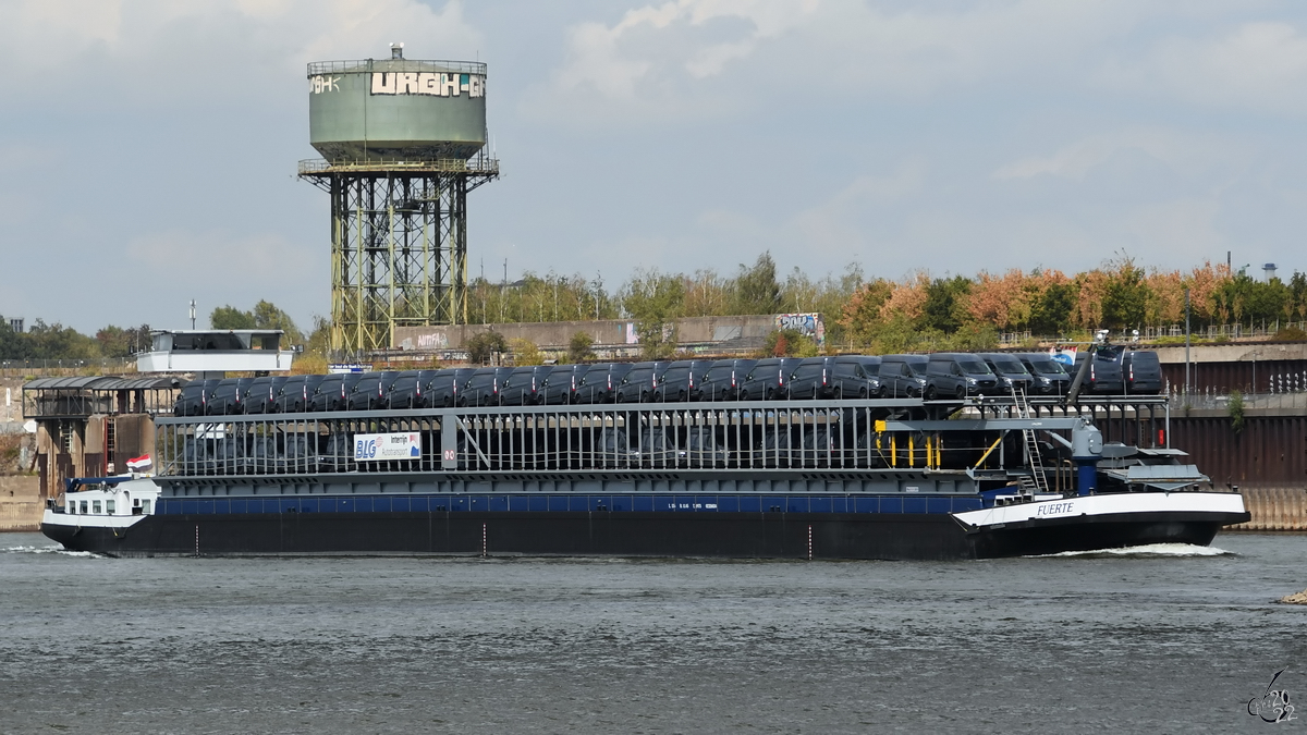 Das Fahrzeugtransportschiff FUERTE (ENI: 02326034) war Ende August 2022 in Duisburg unterwegs.