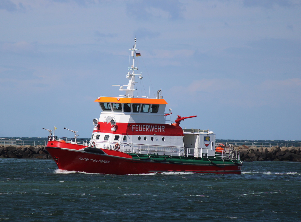 Das Feuerlöschboot Albert Wegener am 16.05.2020 in Warnemünde.